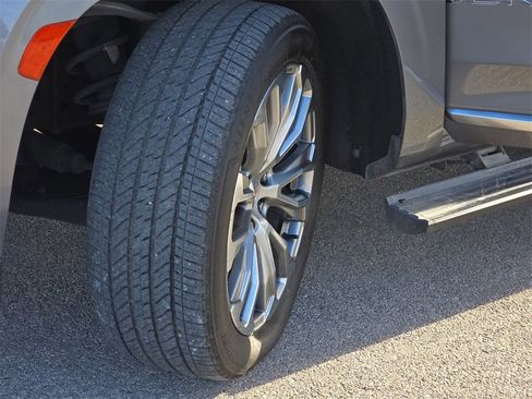 Used 2022 GMC Yukon XL Denali w/ Denali Premium Package image 33