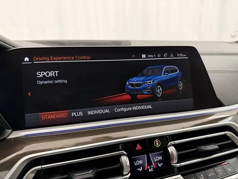 Used 2022 BMW X5 xDrive40i AWD/4WD image 39