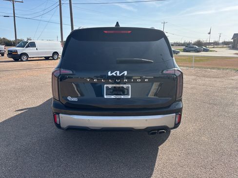 Used 2023 Kia Telluride EX image 4