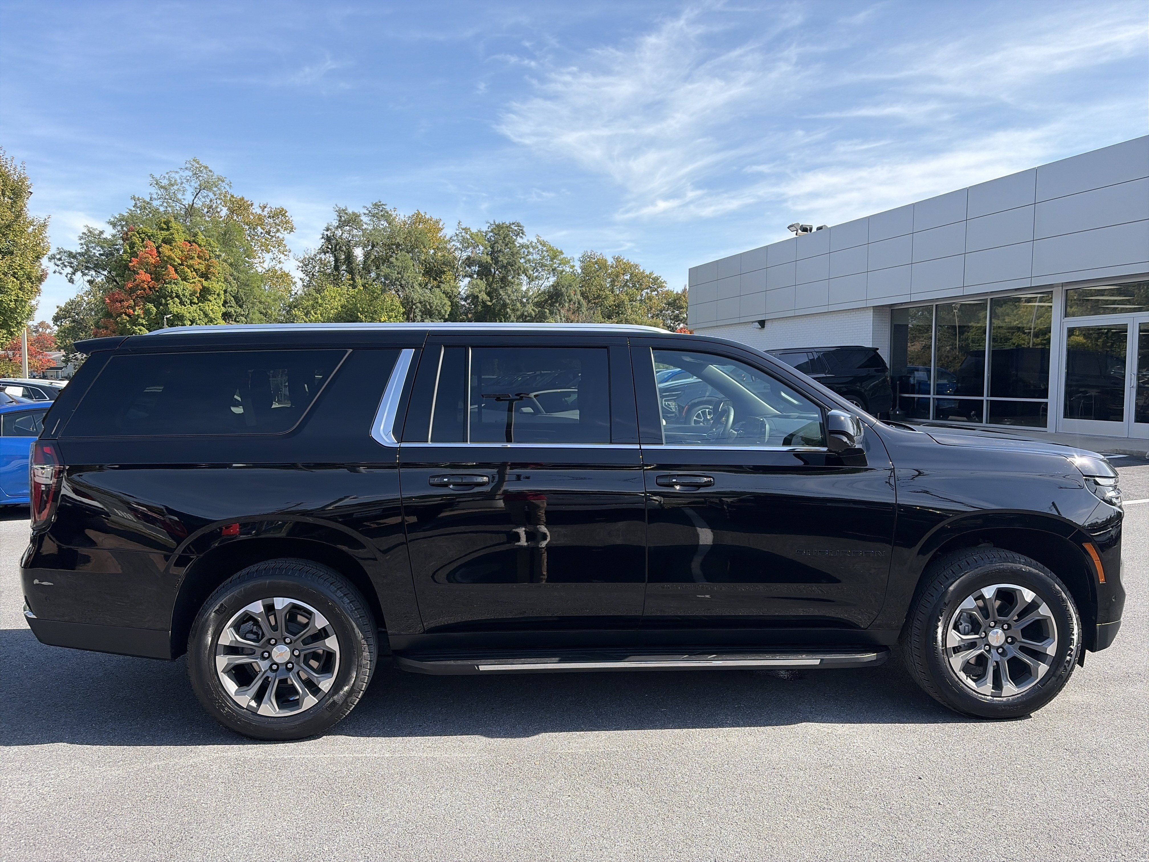 Used 2025 Chevrolet Suburban LS w/ LPO, Dark Essentials Package RWD image 6