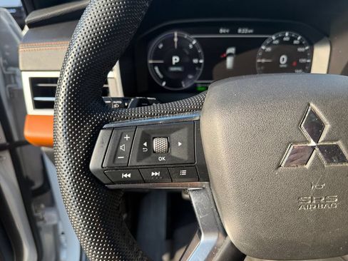 Used 2023 Mitsubishi Outlander SEL AWD/4WD image 32