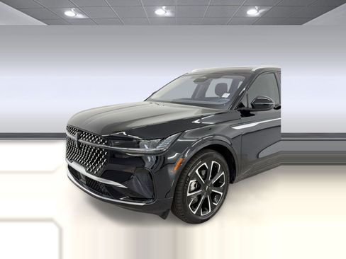 Used 2025 Lincoln Nautilus Reserve AWD/4WD image 35