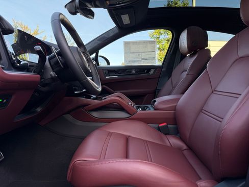 New 2026 Porsche Cayenne GTS AWD/4WD image 13
