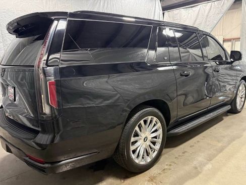 Used 2024 Cadillac Escalade ESV Premium Luxury Platinum image 3