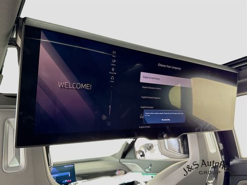 Used 2024 BMW 760i xDrive w/ Luxury Rear Seating Package image 33