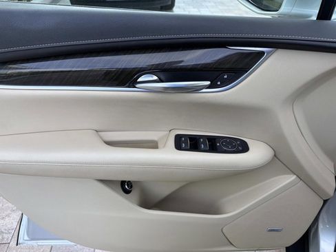 Used 2018 Cadillac XT5 FWD image 9