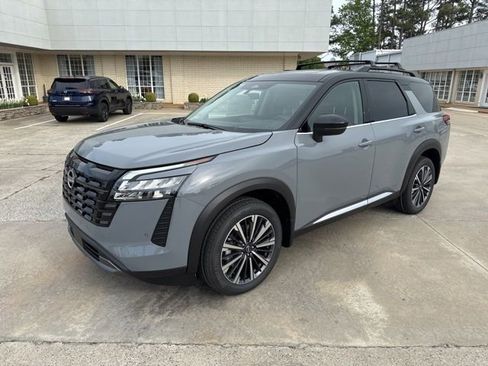 New 2026 Nissan Pathfinder Platinum AWD/4WD image 2