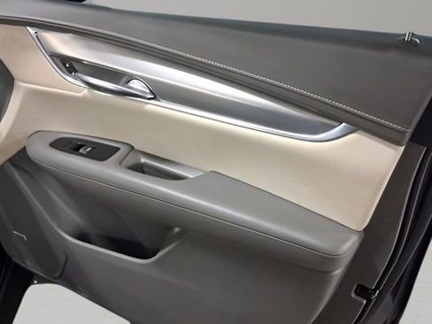 Used 2017 Cadillac XT5 Luxury w/ Driver Awareness Package image 20