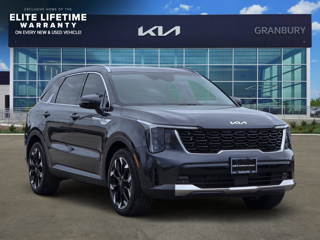 Used 2025 Kia Sorento EX FWD image 3