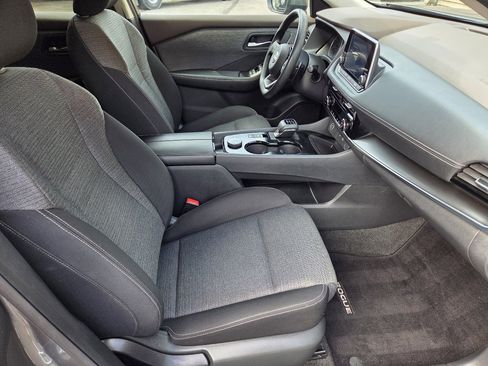 Used 2022 Nissan Rogue SV image 15