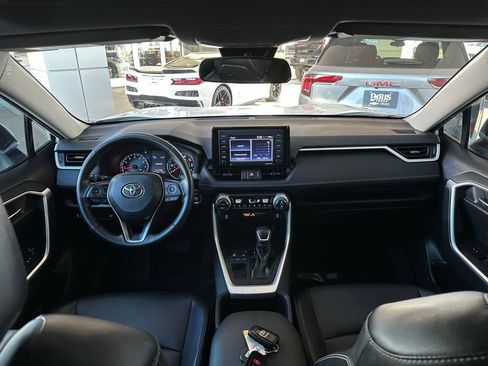 Used 2022 Toyota RAV4 XLE Premium image 21