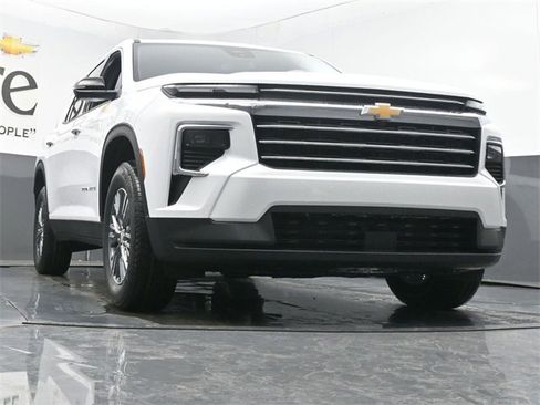 New 2026 Chevrolet Traverse LT w/ LPO, Floor Liner Package image 3