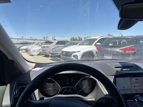 Used 2017 Ford Escape Titanium FWD image 25