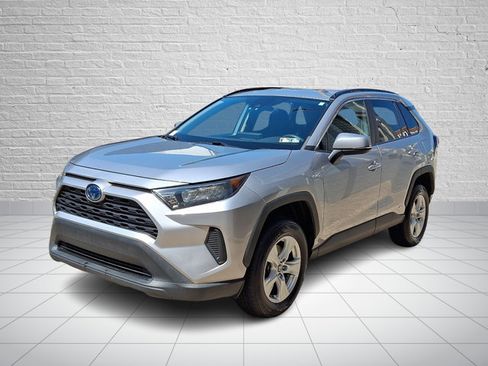 Used 2021 Toyota RAV4 LE AWD/4WD image 3