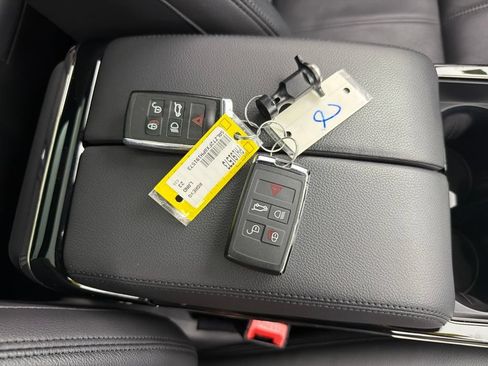 Used 2023 Land Rover Range Rover Evoque R-Dynamic S AWD/4WD image 35