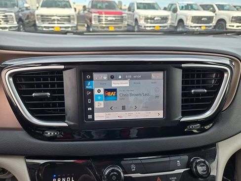 Used 2024 Chrysler Voyager LX FWD image 15