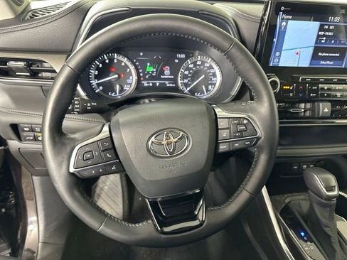 Used 2020 Toyota Highlander Limited image 14