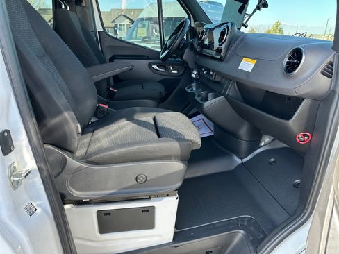 Used 2024 Mercedes-Benz Sprinter 3500 image 32
