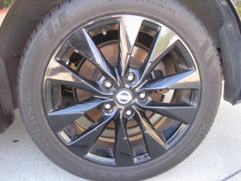 Used 2017 Nissan Sentra SR w/ SR Midnight Edition image 14