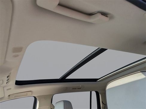 Used 2021 GMC Yukon XL Denali w/ Denali Premium Package image 21