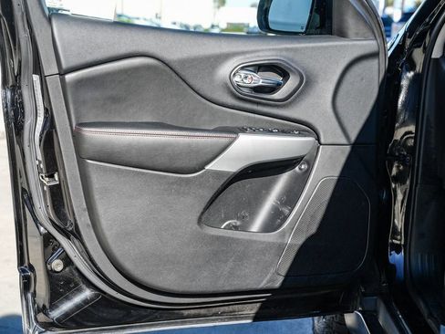 Used 2018 Jeep Cherokee Trailhawk image 22