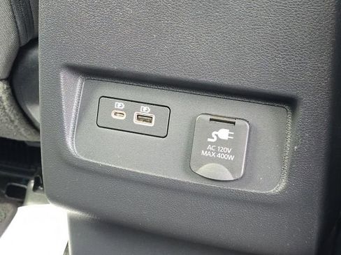Used 2025 Nissan Frontier SV w/ SV Convenience Package RWD image 16
