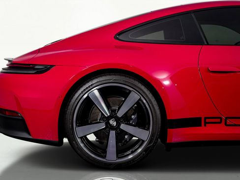 Used 2025 Porsche 911 Carrera image 9