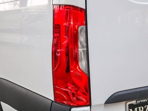 New 2024 Mercedes-Benz eSprinter 170 Cargo image 9