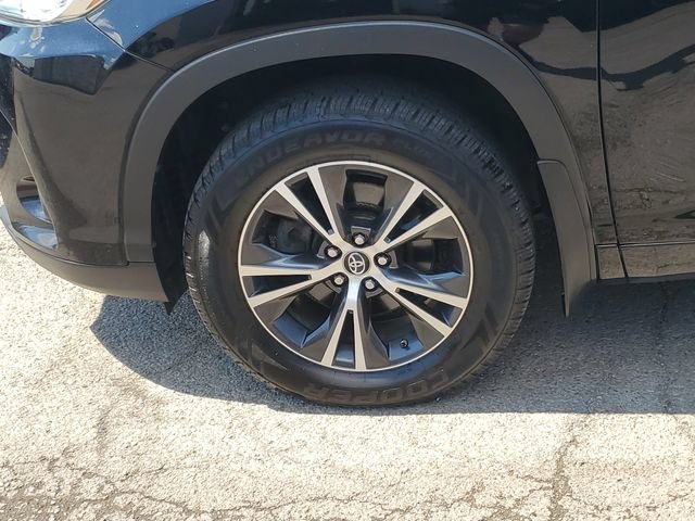 Used 2017 Toyota Highlander Plus AWD/4WD image 8