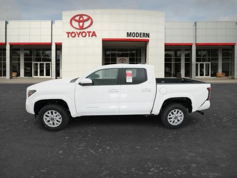 New 2026 Toyota Tacoma SR5 AWD/4WD image 17
