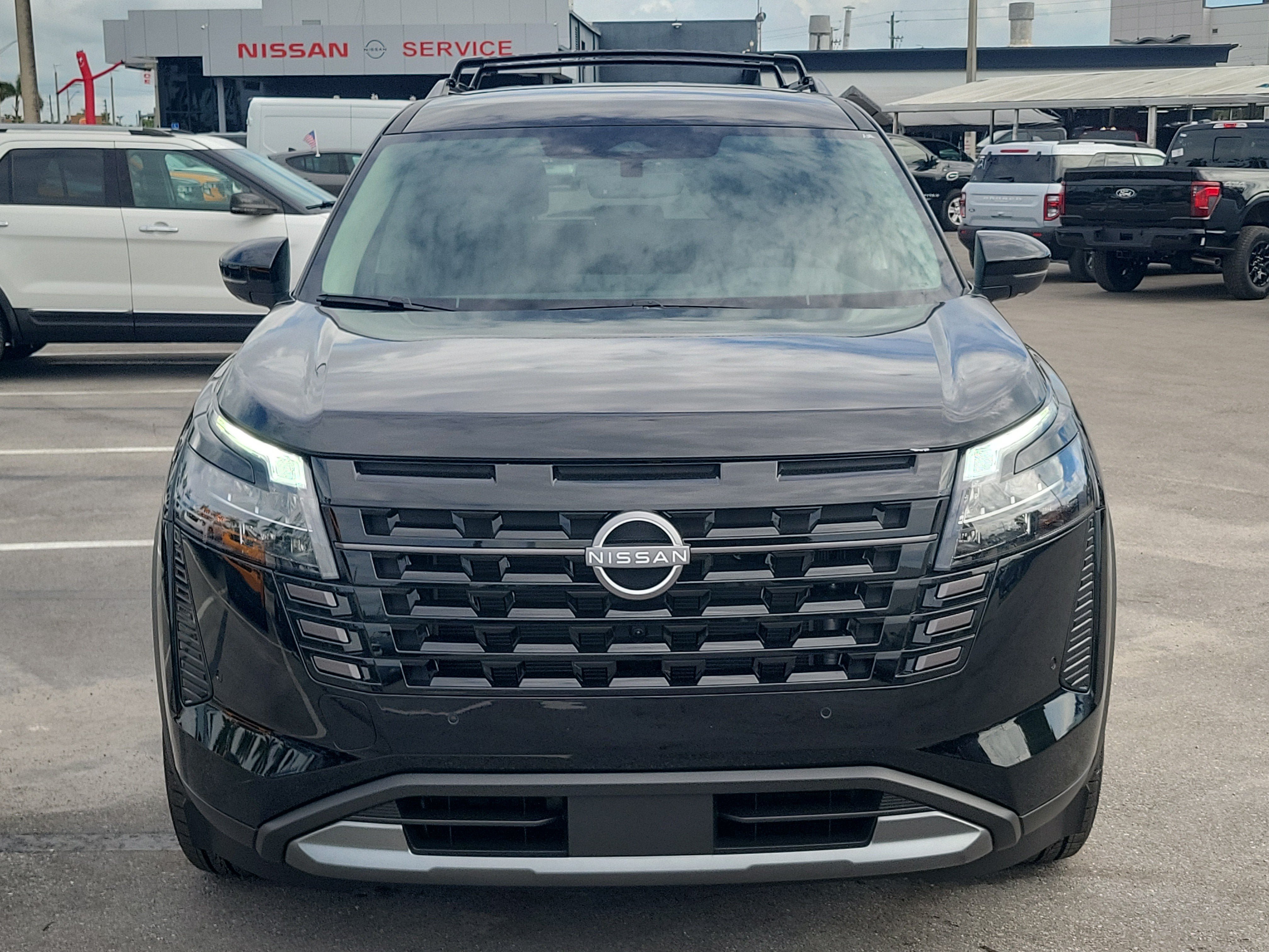 New 2026 Nissan Pathfinder SL FWD image 2