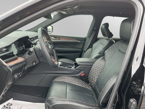 Used 2025 Jeep Grand Cherokee L Summit w/ Obsidian Package image 9