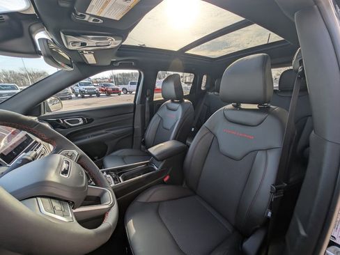 New 2026 Jeep Compass Trailhawk w/ Sun, Sound & Navigation Group AWD/4WD image 15