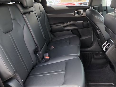Used 2025 Kia Sorento S image 26