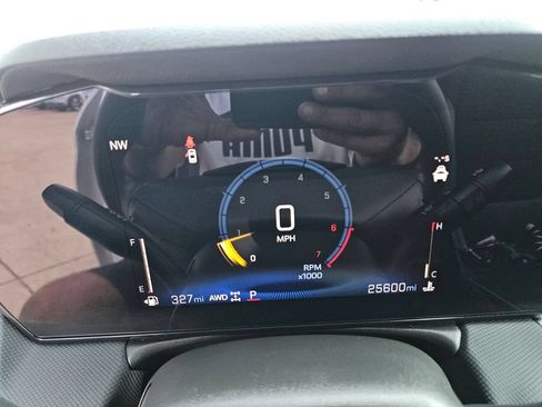 Used 2025 Chevrolet TrailBlazer LT AWD/4WD image 19