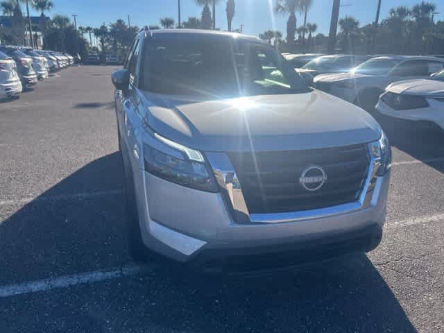 Used 2024 Nissan Pathfinder SV FWD image 7