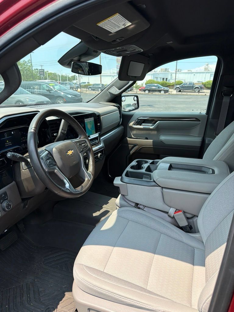Used 2023 Chevrolet Silverado 1500 LT AWD/4WD image 7