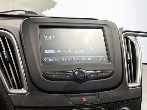 Used 2017 Chevrolet Malibu LS FWD image 14