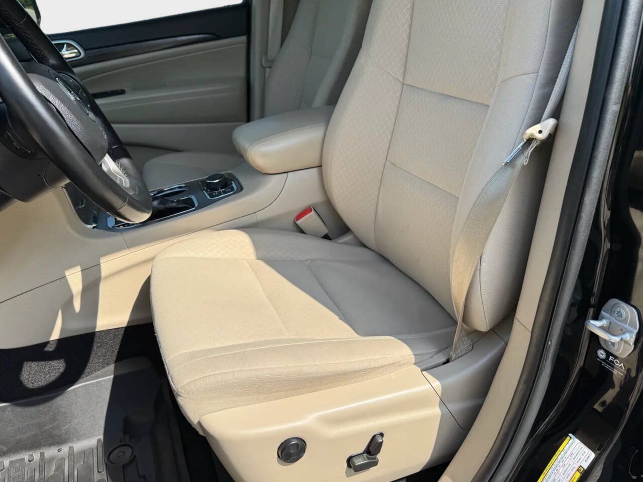 Used 2021 Jeep Grand Cherokee Laredo AWD/4WD image 7