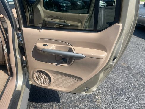 Used 2002 Ford Explorer Sport Trac 4x4 image 28