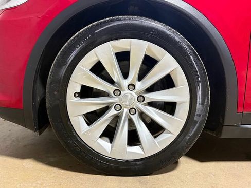 Used 2018 Tesla Model X 75D image 40