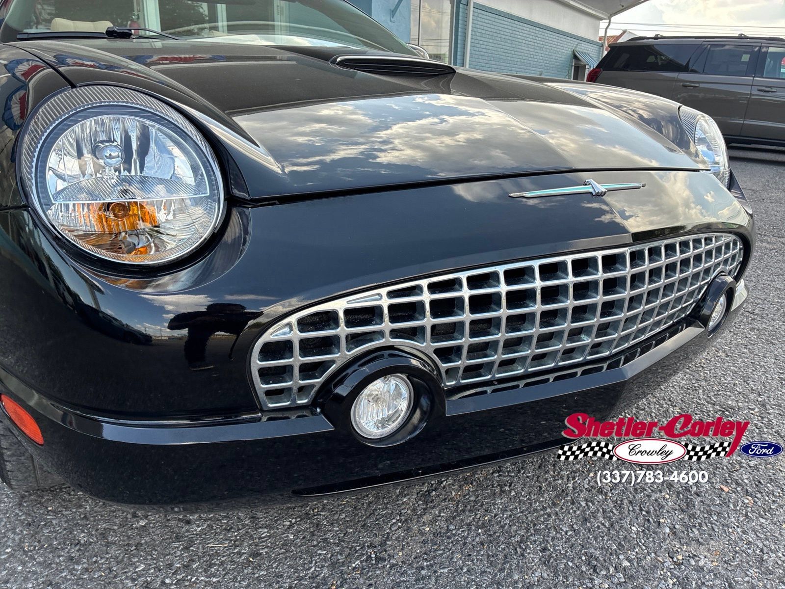 Used 2005 Ford Thunderbird RWD image 2