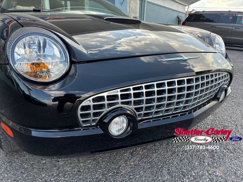 Used 2005 Ford Thunderbird RWD image 2