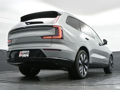 New 2025 Volvo EX90 Ultra image 41