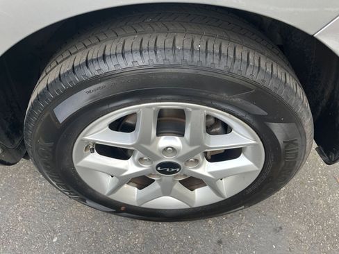 Used 2025 Kia Soul LX w/ LX Technology Package image 28