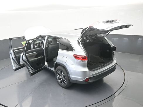 Used 2019 Toyota Highlander LE FWD image 64