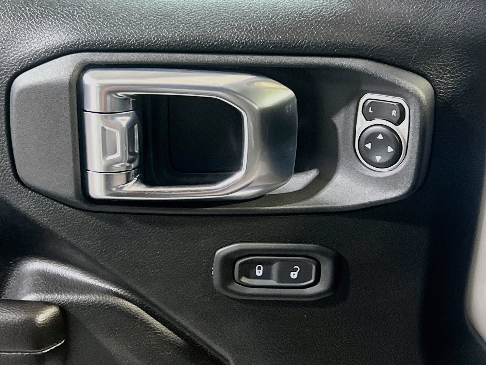 Used 2021 Jeep Gladiator Sport AWD/4WD image 14