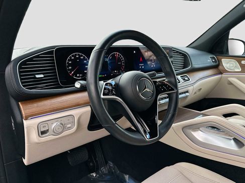 Used 2024 Mercedes-Benz GLE 450e 4MATIC image 9