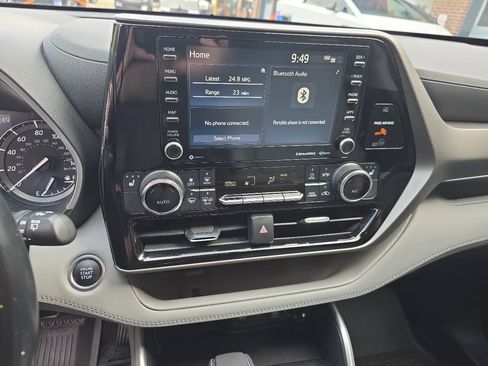 Used 2021 Toyota Highlander XLE FWD image 14