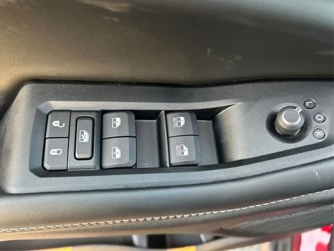 New 2025 Jeep Grand Cherokee Altitude image 37